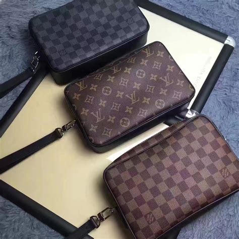 cartera de mano hombre louis vuitton|cartera de piel hombre.